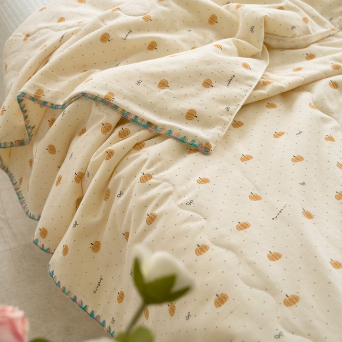 91家纺网 家纺一手货源 找家纺 洋铭区（原狠狠爱） 2025新款贝壳彩边双层纱夏被被子被芯 焦糖小南瓜