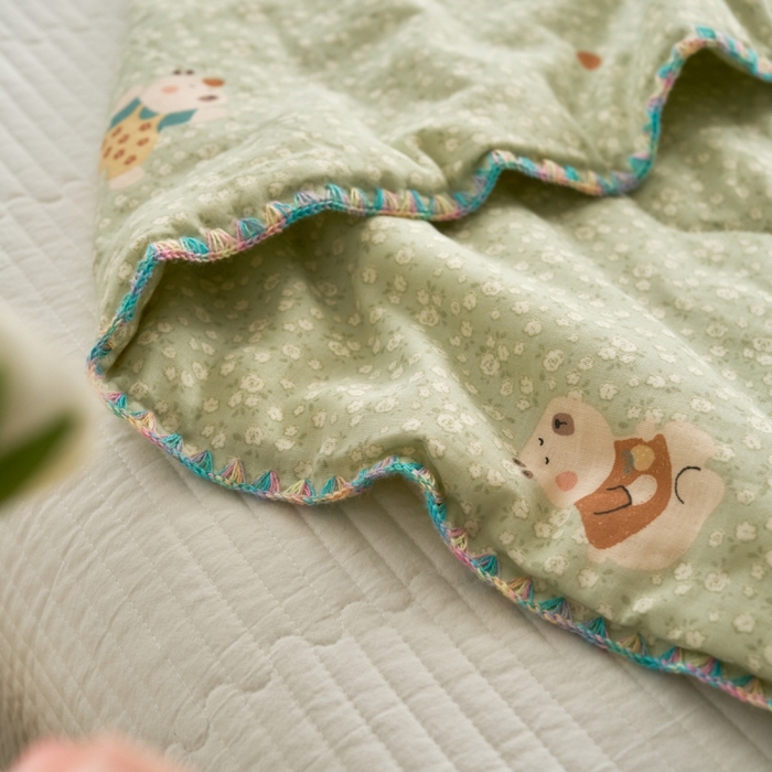 91家纺网 家纺一手货源 找家纺 洋铭区（原狠狠爱） 2025新款贝壳彩边双层纱夏被被子被芯 赖赖猪