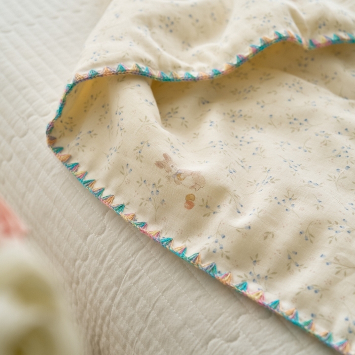 91家纺网 家纺一手货源 找家纺 洋铭区（原狠狠爱） 2025新款贝壳彩边双层纱夏被被子被芯 小苍兰