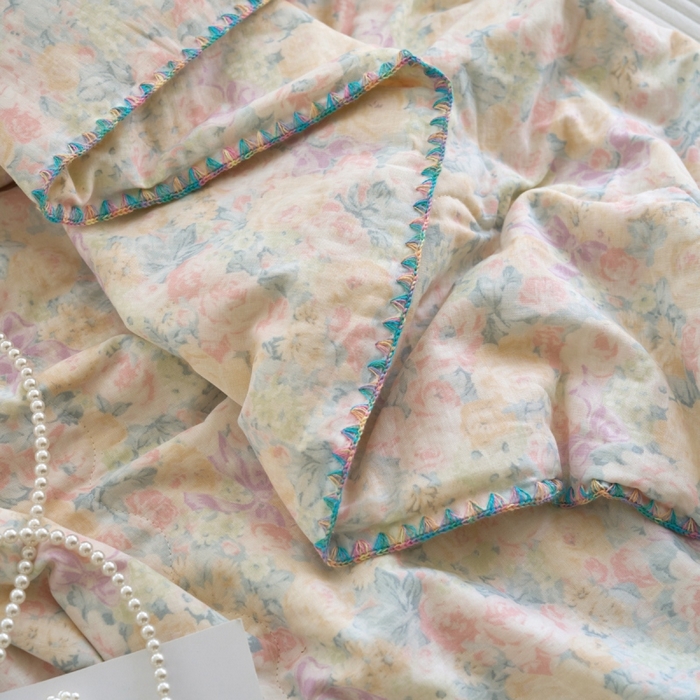 91家纺网 家纺一手货源 找家纺 洋铭区（原狠狠爱） 2025新款贝壳彩边双层纱夏被被子被芯 花开浪漫