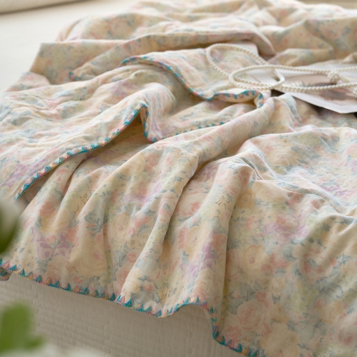 91家纺网 家纺一手货源 找家纺 洋铭区（原狠狠爱） 2025新款贝壳彩边双层纱夏被被子被芯 花开浪漫