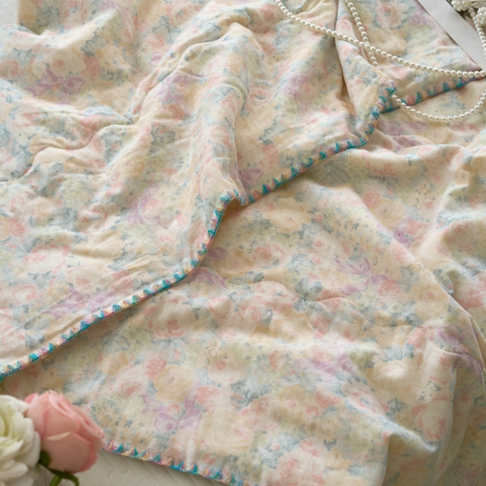 91家纺网 家纺一手货源 找家纺 洋铭区（原狠狠爱） 2025新款贝壳彩边双层纱夏被被子被芯 花开浪漫