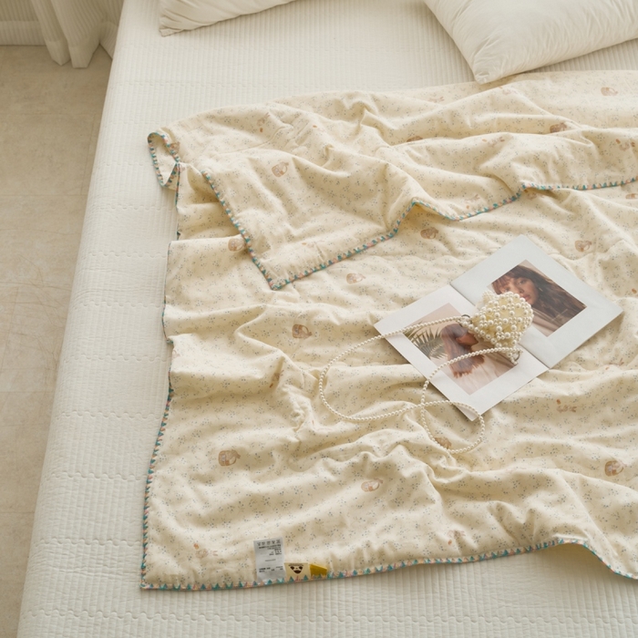 91家纺网 家纺一手货源 找家纺 洋铭区（原狠狠爱） 2025新款贝壳彩边双层纱夏被被子被芯 小苍兰