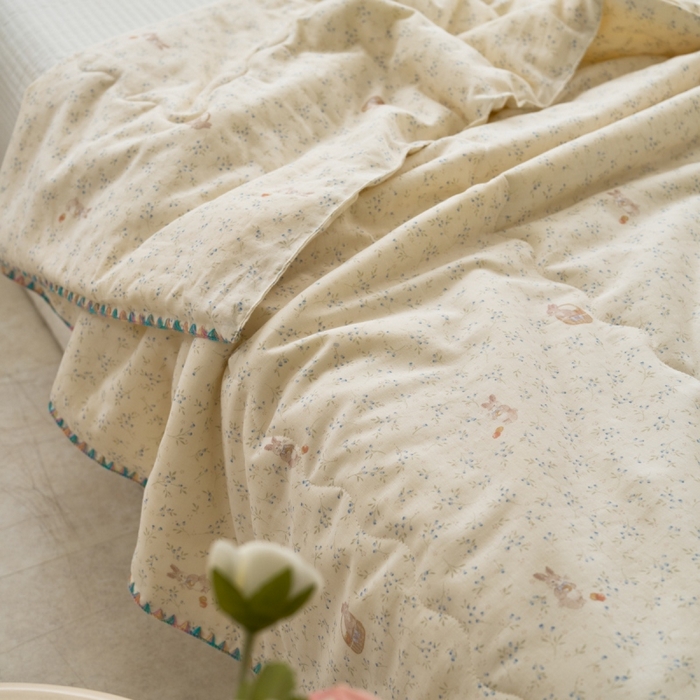 91家纺网 家纺一手货源 找家纺 洋铭区（原狠狠爱） 2025新款贝壳彩边双层纱夏被被子被芯 小苍兰