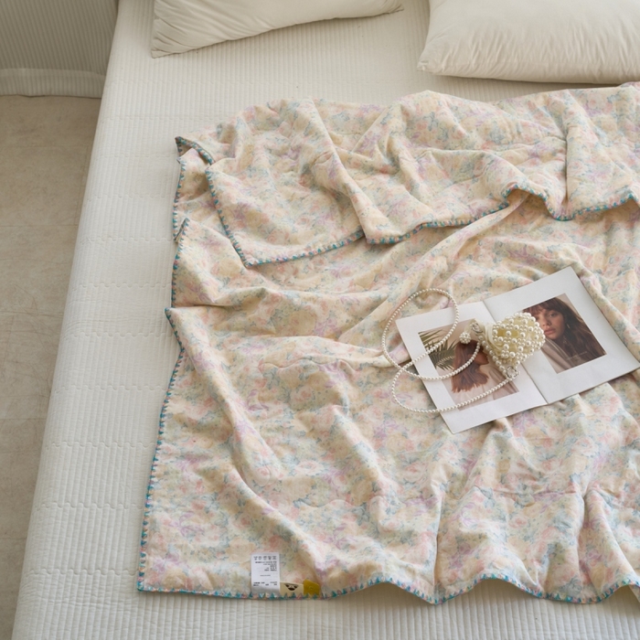 91家纺网 家纺一手货源 找家纺 洋铭区（原狠狠爱） 2025新款贝壳彩边双层纱夏被被子被芯 花开浪漫