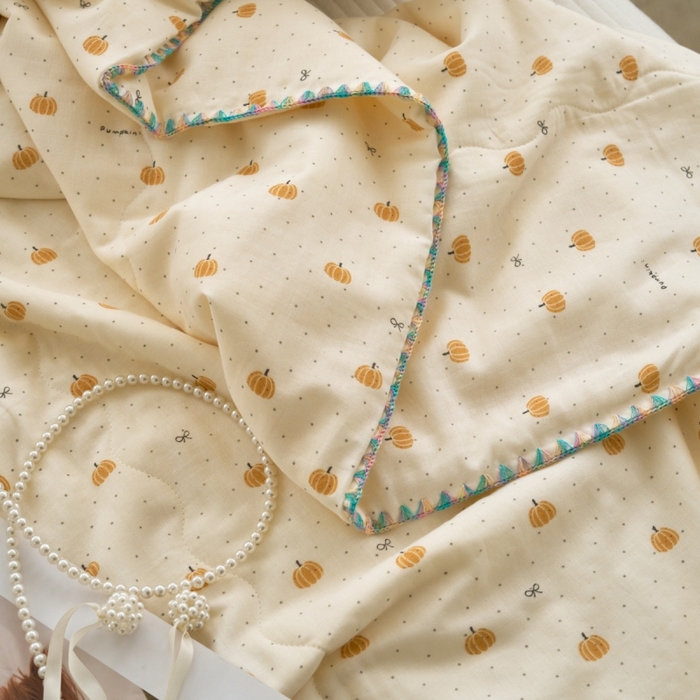 91家纺网 家纺一手货源 找家纺 洋铭区（原狠狠爱） 2025新款贝壳彩边双层纱夏被被子被芯 焦糖小南瓜