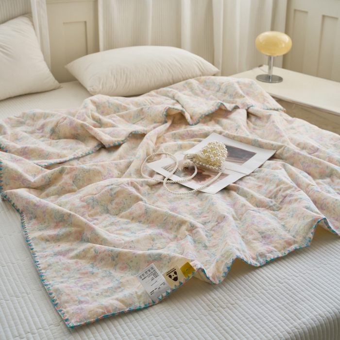 91家纺网 家纺一手货源 找家纺 洋铭区（原狠狠爱） 2025新款贝壳彩边双层纱夏被被子被芯 花开浪漫