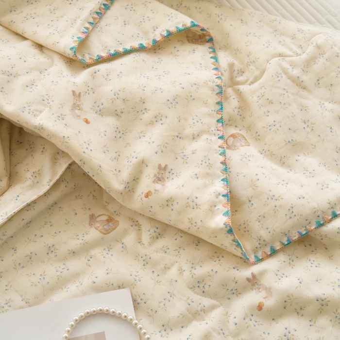 91家纺网 家纺一手货源 找家纺 洋铭区（原狠狠爱） 2025新款贝壳彩边双层纱夏被被子被芯 小苍兰