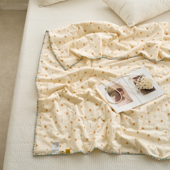 91家纺网 家纺一手货源 找家纺 洋铭区（原狠狠爱） 2025新款贝壳彩边双层纱夏被被子被芯 焦糖小南瓜