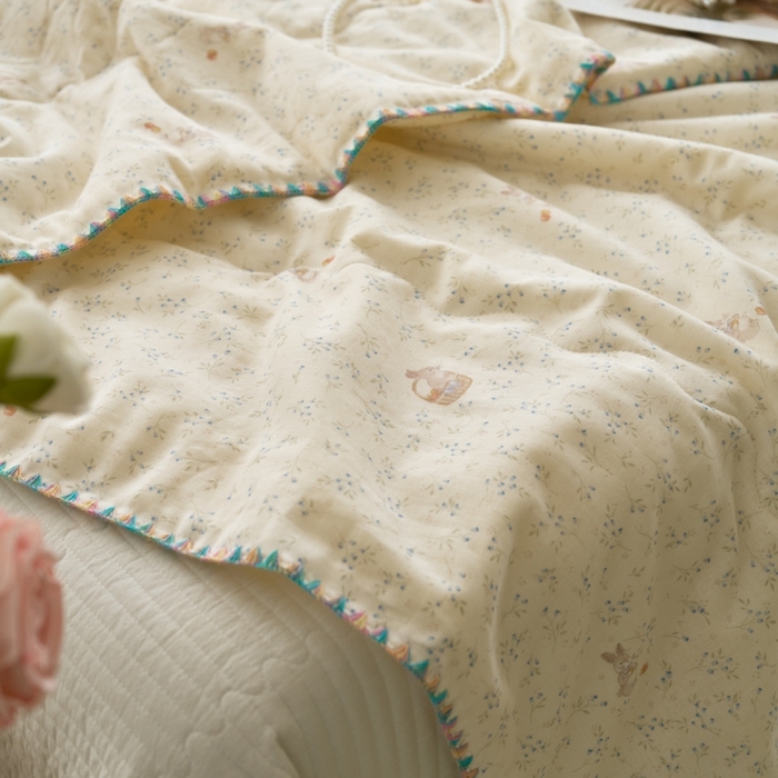 91家纺网 家纺一手货源 找家纺 洋铭区（原狠狠爱） 2025新款贝壳彩边双层纱夏被被子被芯 小苍兰