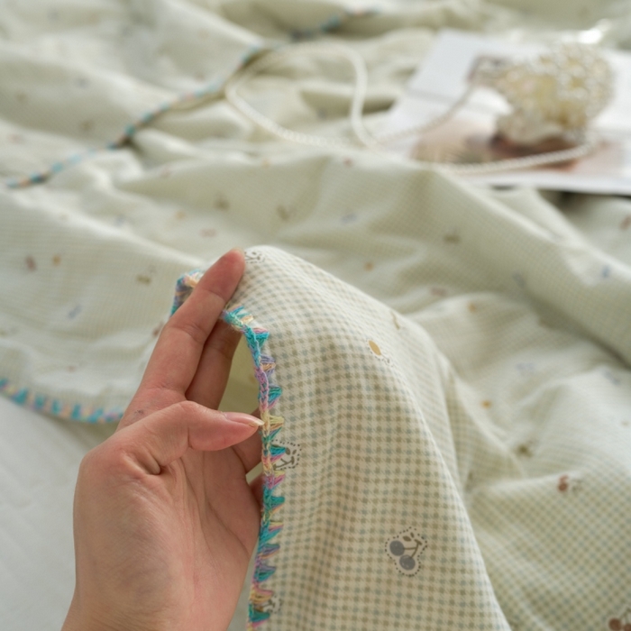 91家纺网 家纺一手货源 找家纺 洋铭区（原狠狠爱） 2025新款贝壳彩边双层纱夏被被子被芯 樱桃格子