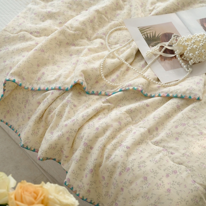 91家纺网 家纺一手货源 找家纺 洋铭区（原狠狠爱） 2025新款贝壳彩边双层纱夏被被子被芯 紫花枝