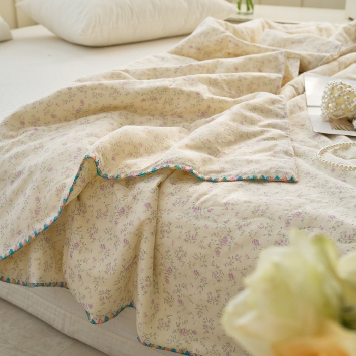 91家纺网 家纺一手货源 找家纺 洋铭区（原狠狠爱） 2025新款贝壳彩边双层纱夏被被子被芯 紫花枝