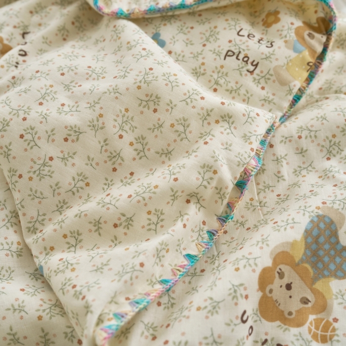 91家纺网 家纺一手货源 找家纺 洋铭区（原狠狠爱） 2025新款贝壳彩边双层纱夏被被子被芯 萌宠小狮子