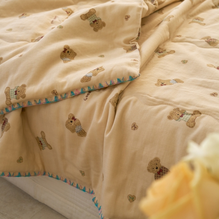 91家纺网 家纺一手货源 找家纺 洋铭区（原狠狠爱） 2025新款贝壳彩边双层纱夏被被子被芯 奶咖熊熊