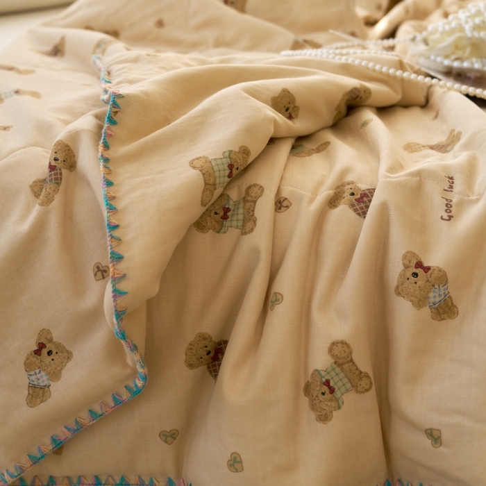 91家纺网 家纺一手货源 找家纺 洋铭区（原狠狠爱） 2025新款贝壳彩边双层纱夏被被子被芯 奶咖熊熊