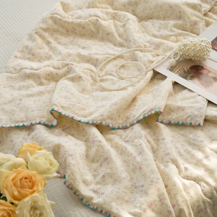 91家纺网 家纺一手货源 找家纺 洋铭区（原狠狠爱） 2025新款贝壳彩边双层纱夏被被子被芯 紫花枝