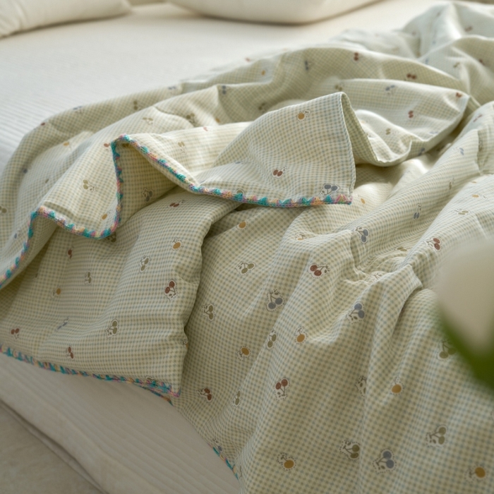 91家纺网 家纺一手货源 找家纺 洋铭区（原狠狠爱） 2025新款贝壳彩边双层纱夏被被子被芯 樱桃格子