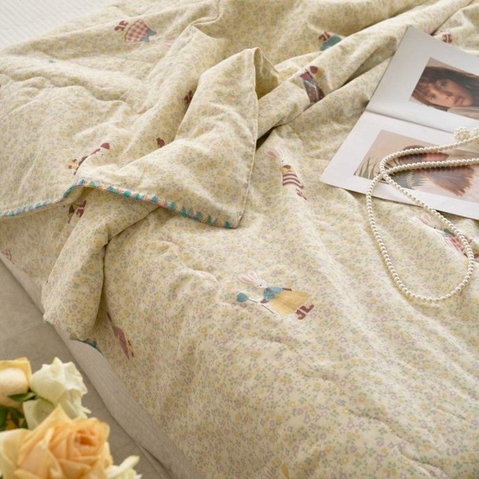 91家纺网 家纺一手货源 找家纺 洋铭区（原狠狠爱） 2025新款贝壳彩边双层纱夏被被子被芯 裙子小兔