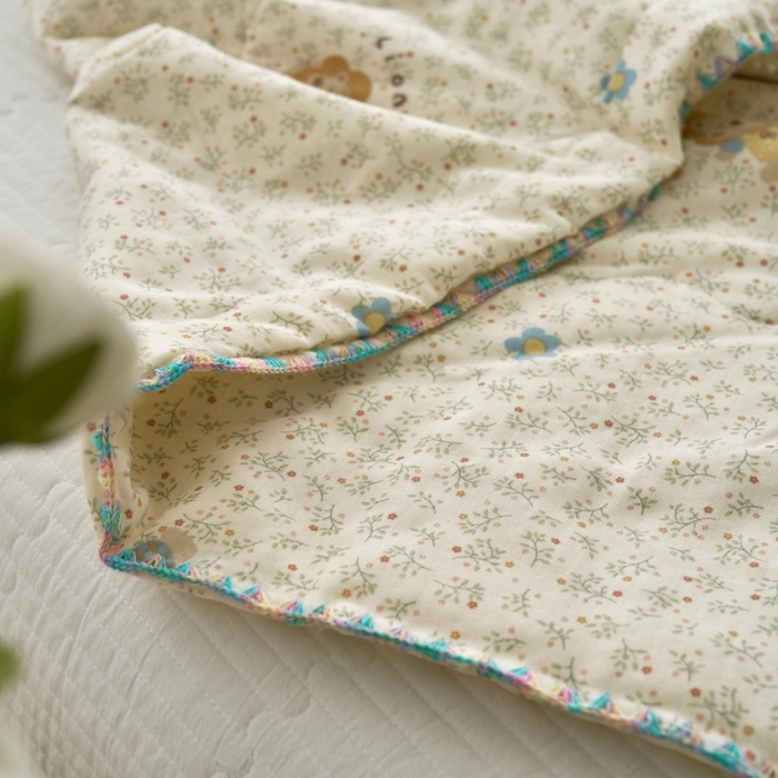 91家纺网 家纺一手货源 找家纺 洋铭区（原狠狠爱） 2025新款贝壳彩边双层纱夏被被子被芯 萌宠小狮子