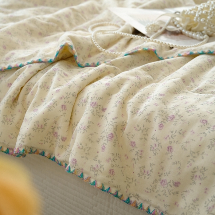 91家纺网 家纺一手货源 找家纺 洋铭区（原狠狠爱） 2025新款贝壳彩边双层纱夏被被子被芯 紫花枝