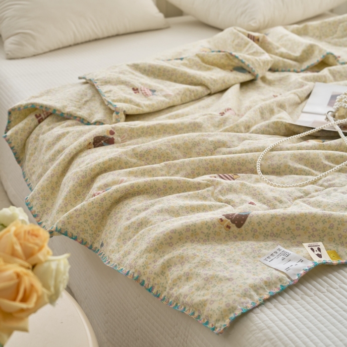 91家纺网 家纺一手货源 找家纺 洋铭区（原狠狠爱） 2025新款贝壳彩边双层纱夏被被子被芯 裙子小兔