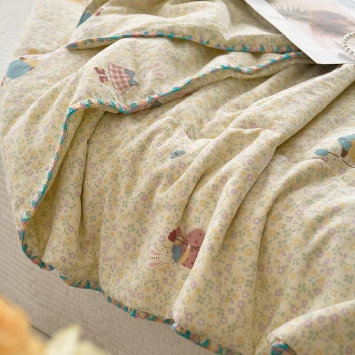 91家纺网 家纺一手货源 找家纺 洋铭区（原狠狠爱） 2025新款贝壳彩边双层纱夏被被子被芯 裙子小兔