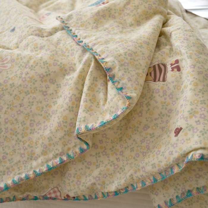 91家纺网 家纺一手货源 找家纺 洋铭区（原狠狠爱） 2025新款贝壳彩边双层纱夏被被子被芯 裙子小兔