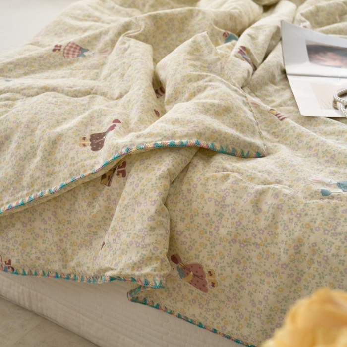 91家纺网 家纺一手货源 找家纺 洋铭区（原狠狠爱） 2025新款贝壳彩边双层纱夏被被子被芯 裙子小兔