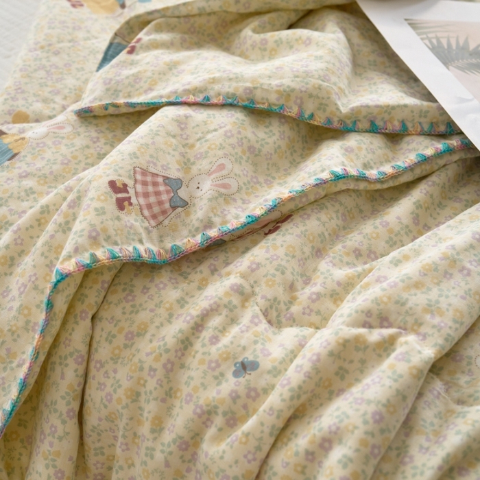 91家纺网 家纺一手货源 找家纺 洋铭区（原狠狠爱） 2025新款贝壳彩边双层纱夏被被子被芯 裙子小兔