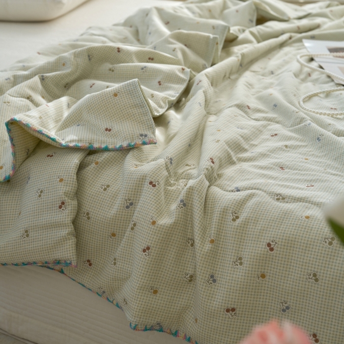 91家纺网 家纺一手货源 找家纺 洋铭区（原狠狠爱） 2025新款贝壳彩边双层纱夏被被子被芯 樱桃格子