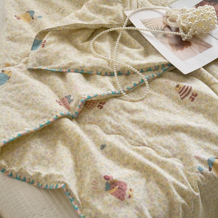 91家纺网 家纺一手货源 找家纺 洋铭区（原狠狠爱） 2025新款贝壳彩边双层纱夏被被子被芯 裙子小兔