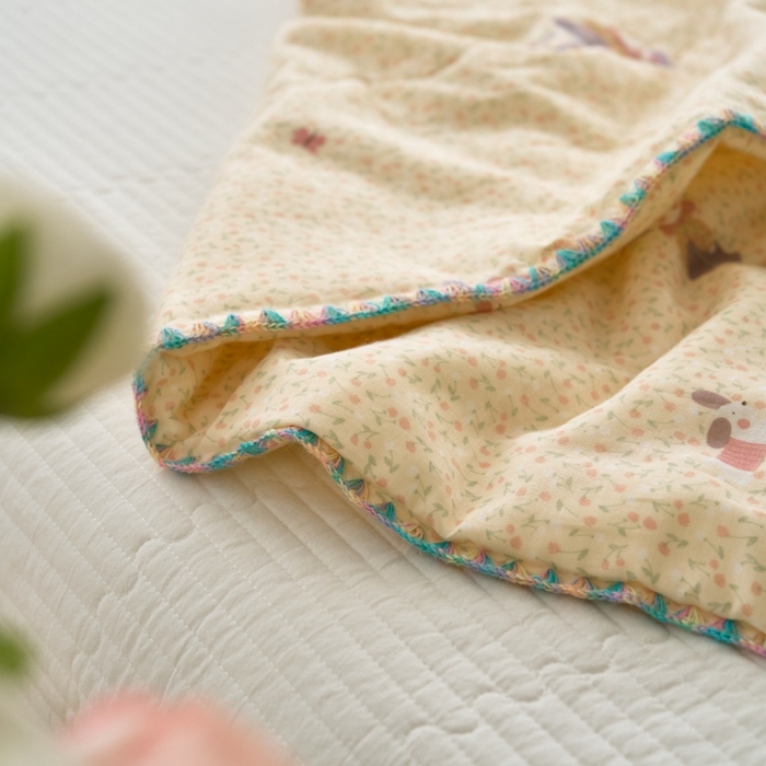 91家纺网 家纺一手货源 找家纺 洋铭区（原狠狠爱） 2025新款贝壳彩边双层纱夏被被子被芯 小花姑娘