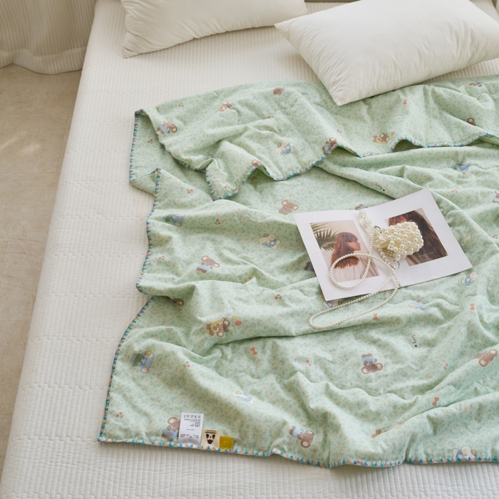 91家纺网 家纺一手货源 找家纺 洋铭区（原狠狠爱） 2025新款贝壳彩边双层纱夏被被子被芯 绿叶小象