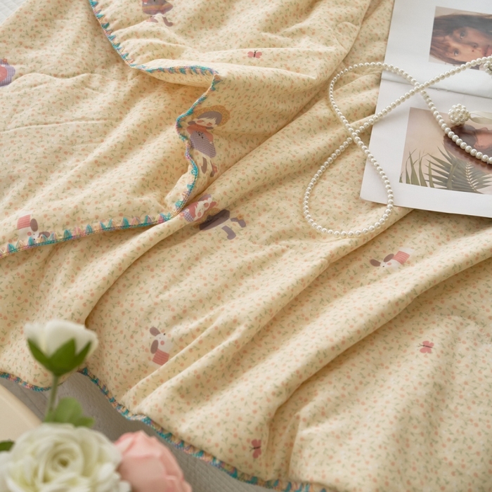 91家纺网 家纺一手货源 找家纺 洋铭区（原狠狠爱） 2025新款贝壳彩边双层纱夏被被子被芯 小花姑娘