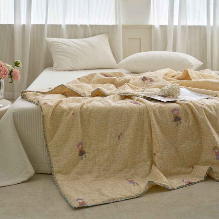 91家纺网 家纺一手货源 找家纺 洋铭区（原狠狠爱） 2025新款贝壳彩边双层纱夏被被子被芯 小花姑娘