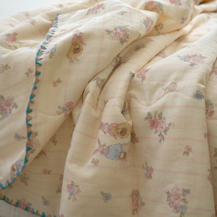 91家纺网 家纺一手货源 找家纺 洋铭区（原狠狠爱） 2025新款贝壳彩边双层纱夏被被子被芯 粉群兔兔