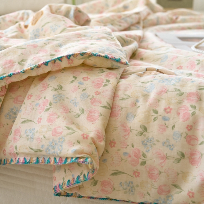 91家纺网 家纺一手货源 找家纺 洋铭区（原狠狠爱） 2025新款贝壳彩边双层纱夏被被子被芯 花花狗