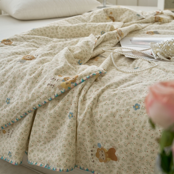 91家纺网 家纺一手货源 找家纺 洋铭区（原狠狠爱） 2025新款贝壳彩边双层纱夏被被子被芯 萌宠小狮子