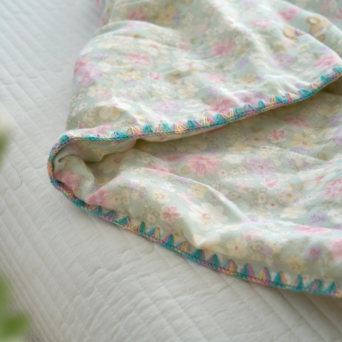 91家纺网 家纺一手货源 找家纺 洋铭区（原狠狠爱） 2025新款贝壳彩边双层纱夏被被子被芯 紫粉小兔