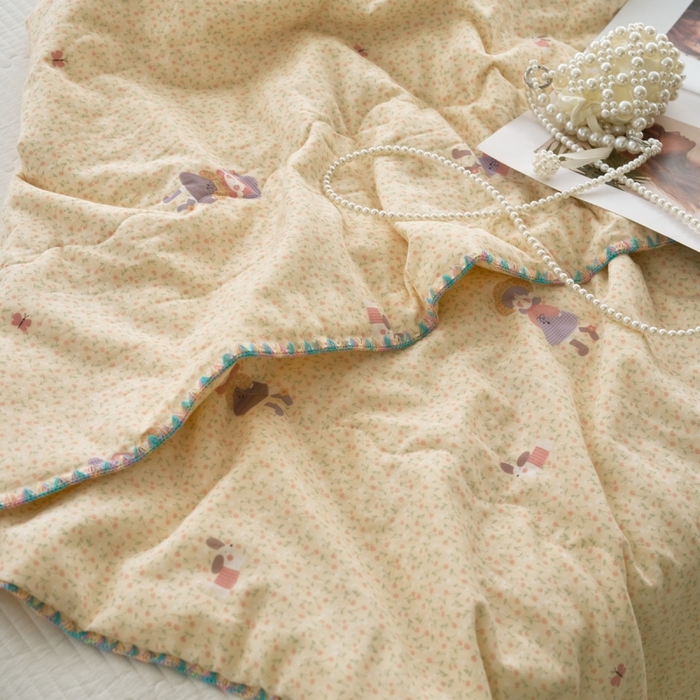 91家纺网 家纺一手货源 找家纺 洋铭区（原狠狠爱） 2025新款贝壳彩边双层纱夏被被子被芯 小花姑娘