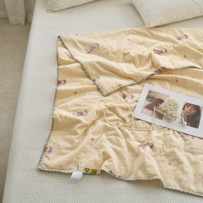 91家纺网 家纺一手货源 找家纺 洋铭区（原狠狠爱） 2025新款贝壳彩边双层纱夏被被子被芯 小花姑娘