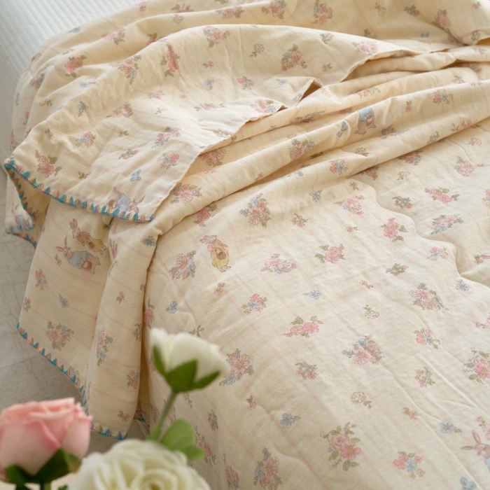 91家纺网 家纺一手货源 找家纺 洋铭区（原狠狠爱） 2025新款贝壳彩边双层纱夏被被子被芯 粉群兔兔