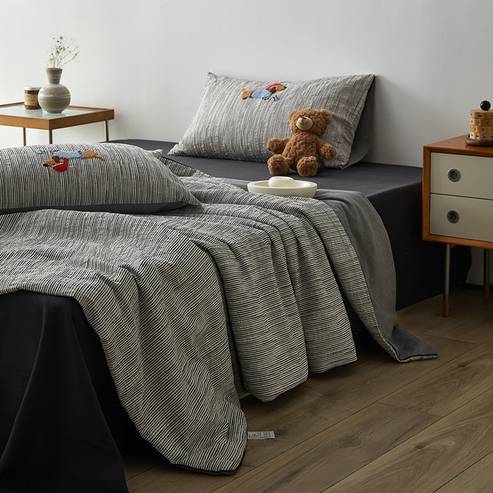 91家纺网 家纺一手货源 找家纺 （总）怡家居 2025新款色织大提花腊肠狗夏被夏凉被空调被四件套