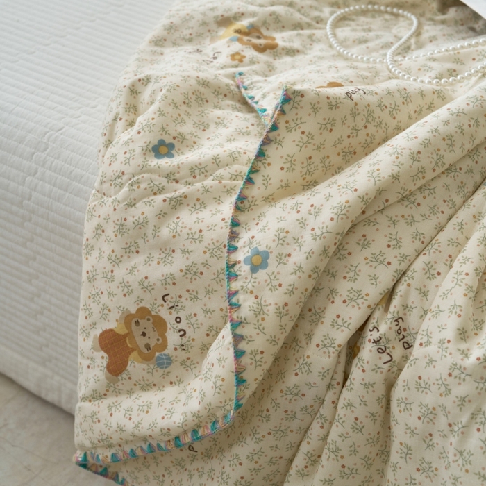 91家纺网 家纺一手货源 找家纺 洋铭区（原狠狠爱） 2025新款贝壳彩边双层纱夏被被子被芯 萌宠小狮子