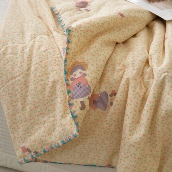 91家纺网 家纺一手货源 找家纺 洋铭区（原狠狠爱） 2025新款贝壳彩边双层纱夏被被子被芯 小花姑娘