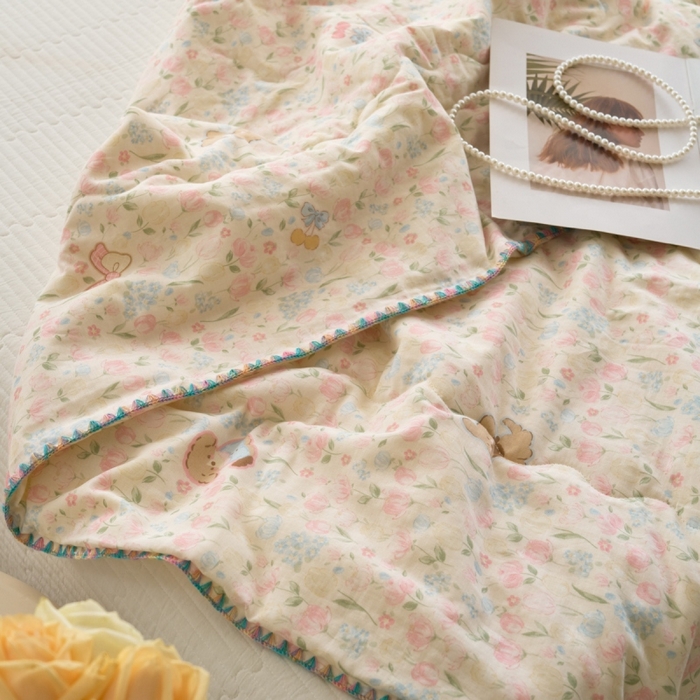 91家纺网 家纺一手货源 找家纺 洋铭区（原狠狠爱） 2025新款贝壳彩边双层纱夏被被子被芯 花花狗