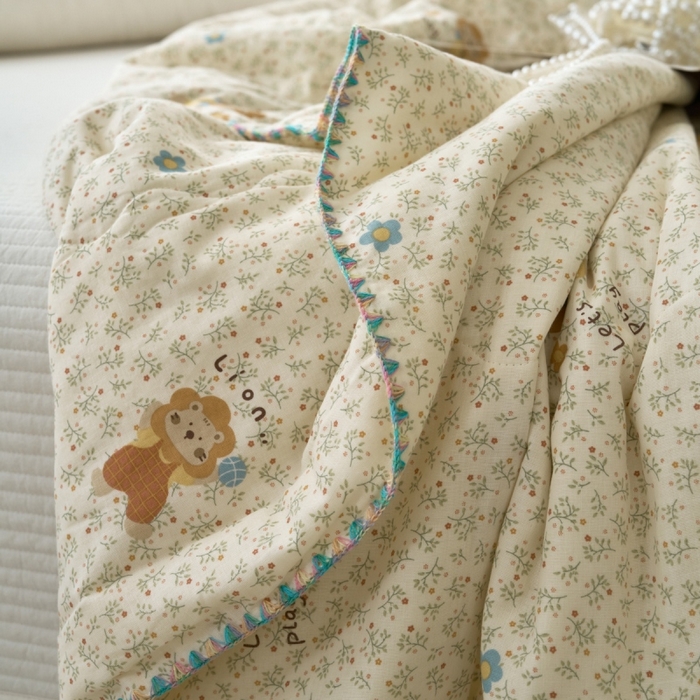 91家纺网 家纺一手货源 找家纺 洋铭区（原狠狠爱） 2025新款贝壳彩边双层纱夏被被子被芯 萌宠小狮子