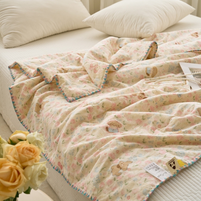 91家纺网 家纺一手货源 找家纺 洋铭区（原狠狠爱） 2025新款贝壳彩边双层纱夏被被子被芯 花花狗