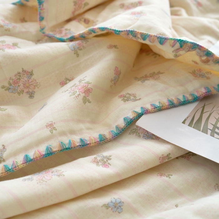 91家纺网 家纺一手货源 找家纺 洋铭区（原狠狠爱） 2025新款贝壳彩边双层纱夏被被子被芯 粉群兔兔